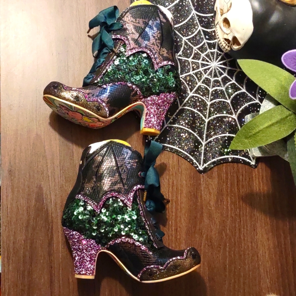 Modcloth Something wicked boot with bat detail size 5.5